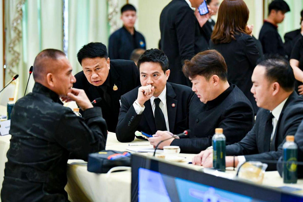 ศป.กฉ.เชื่อการช่วยน้ำท่วมไม่สับสนคำสั่ง ขออย่ามองเป็นการเมือง คาดย้ายผู้ป่วยหมดวันนี้