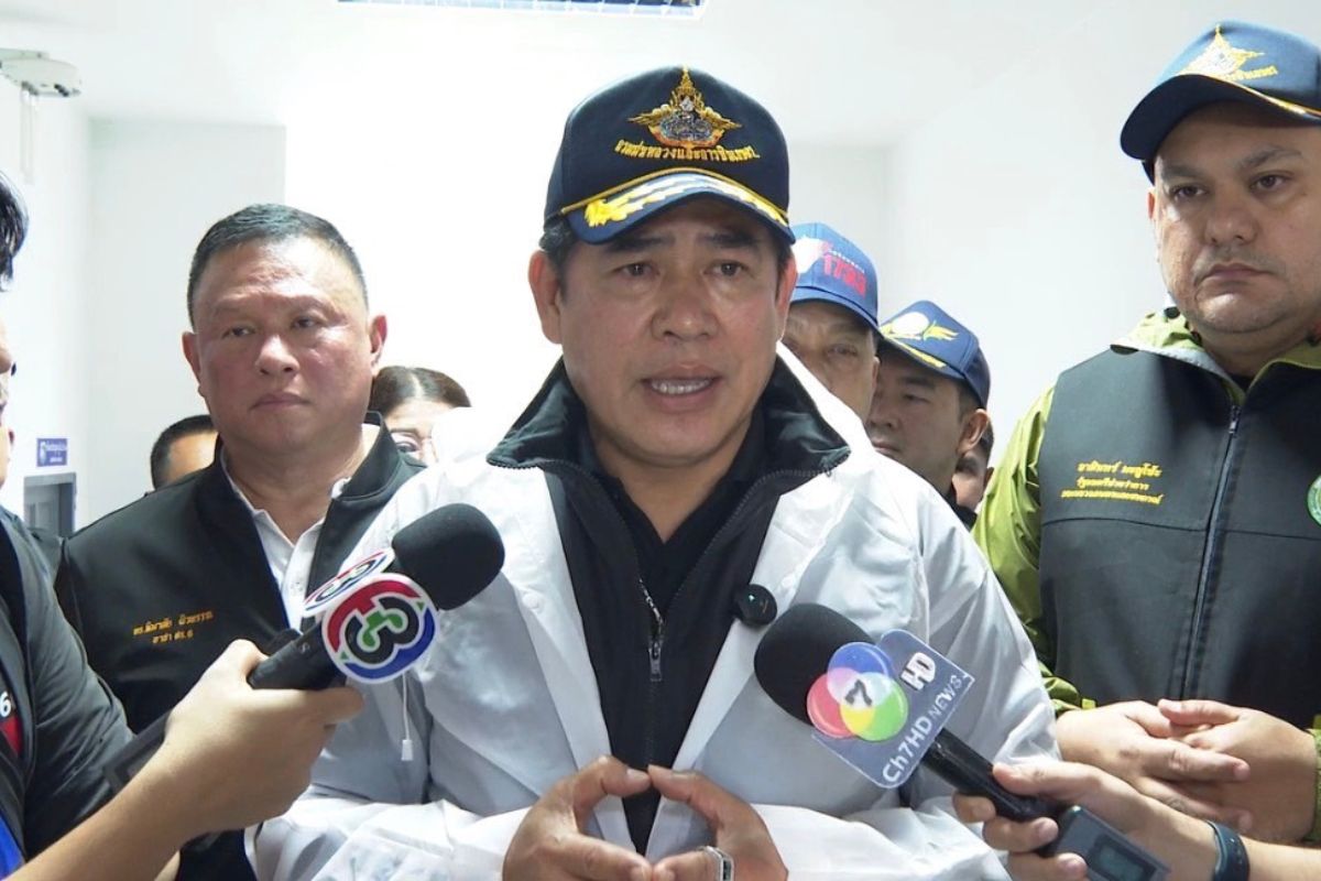 ‘ธรรมนัส’ บัญชาการแก้น้ำท่วมใต้ ส่งเรือ-ฮ. ช่วยประชาชน สั่งเปิดประตูระบายน้ำทุกบาน