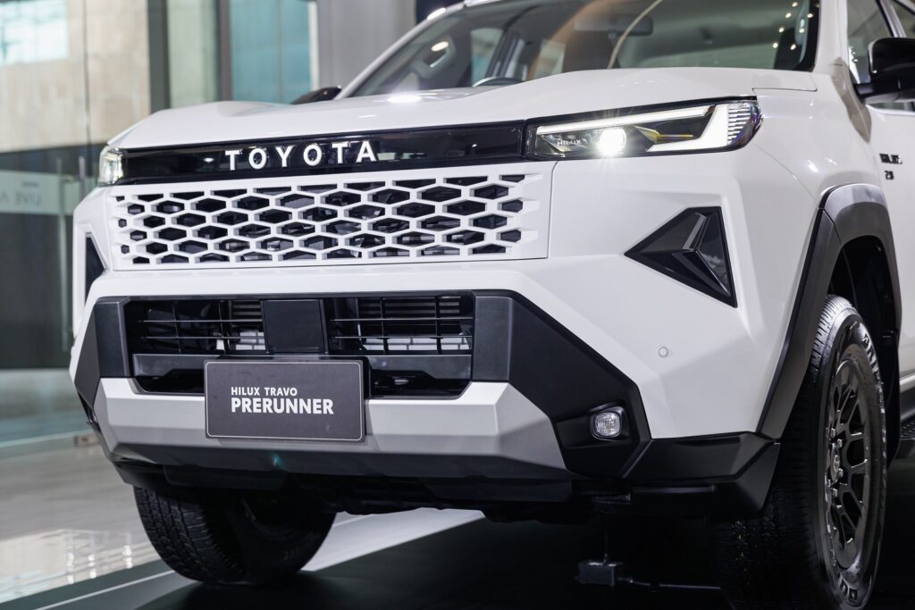 TOYOTA HILUX TRAVO