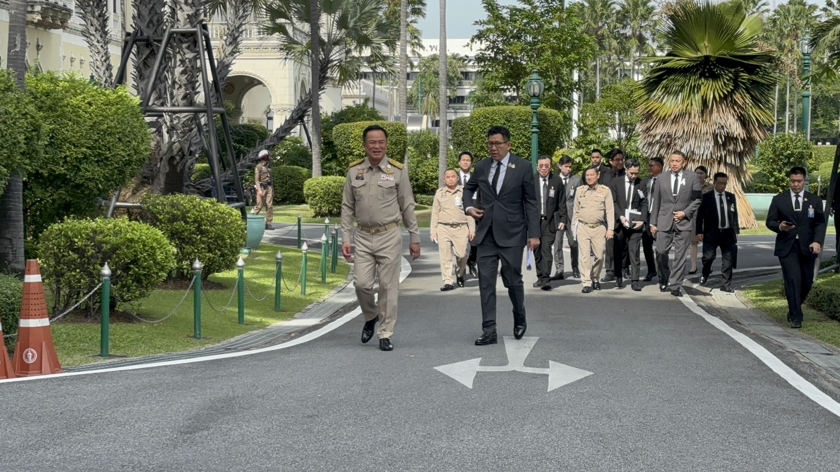 นายกฯ พยายามเร่งคลอด ‘คนละครึ่งพลัส’ เฟส 2 ก่อนยุบสภา