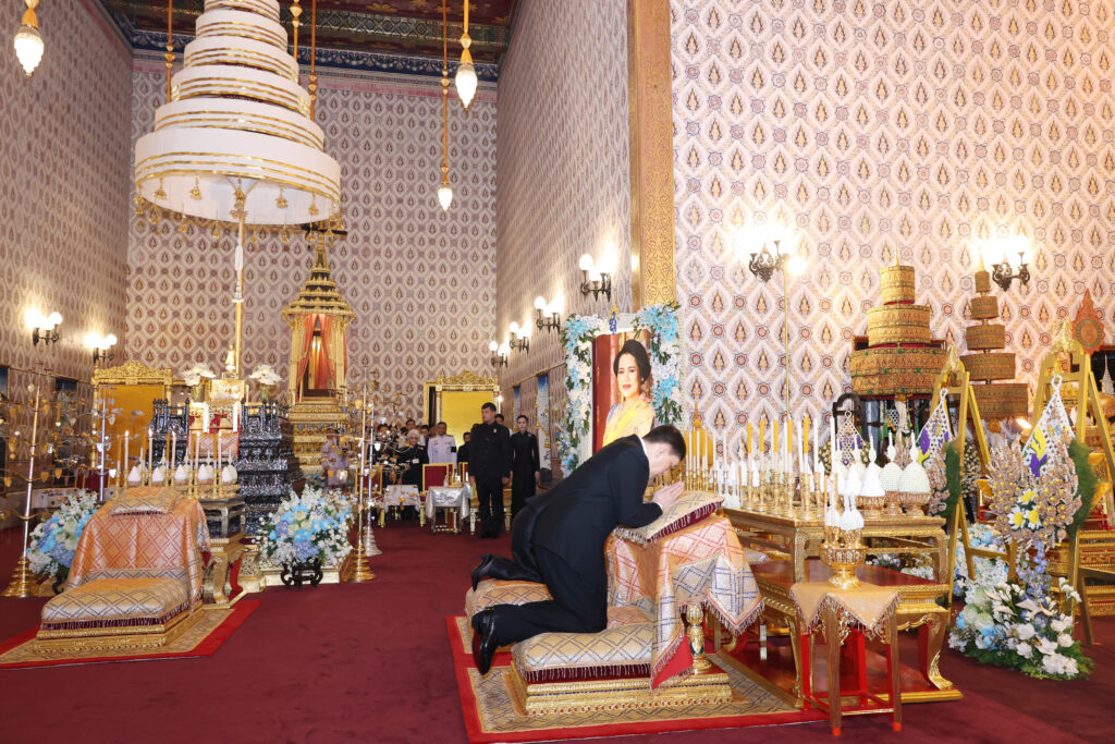 ในหลวง-พระราชินี 