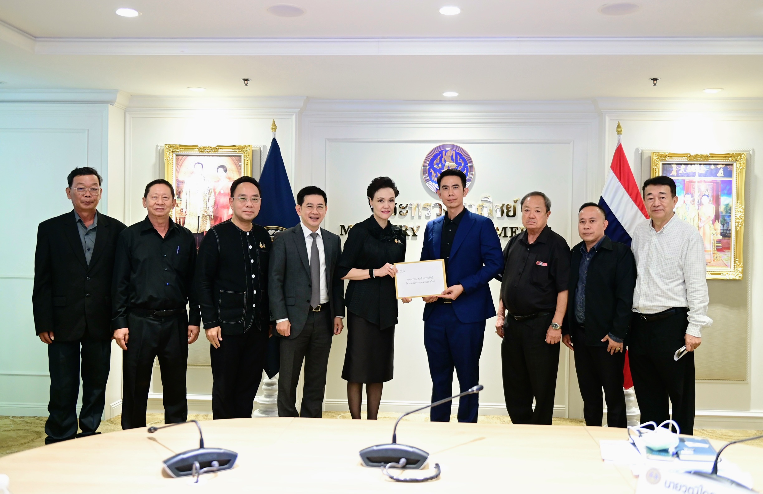ส.การค้าพืชไร่ ยื่นหนังสือต่อ รมว.พาณิชย์ เสนอ 8 ข้อแก้ปัญหาราคาข้าวโพด