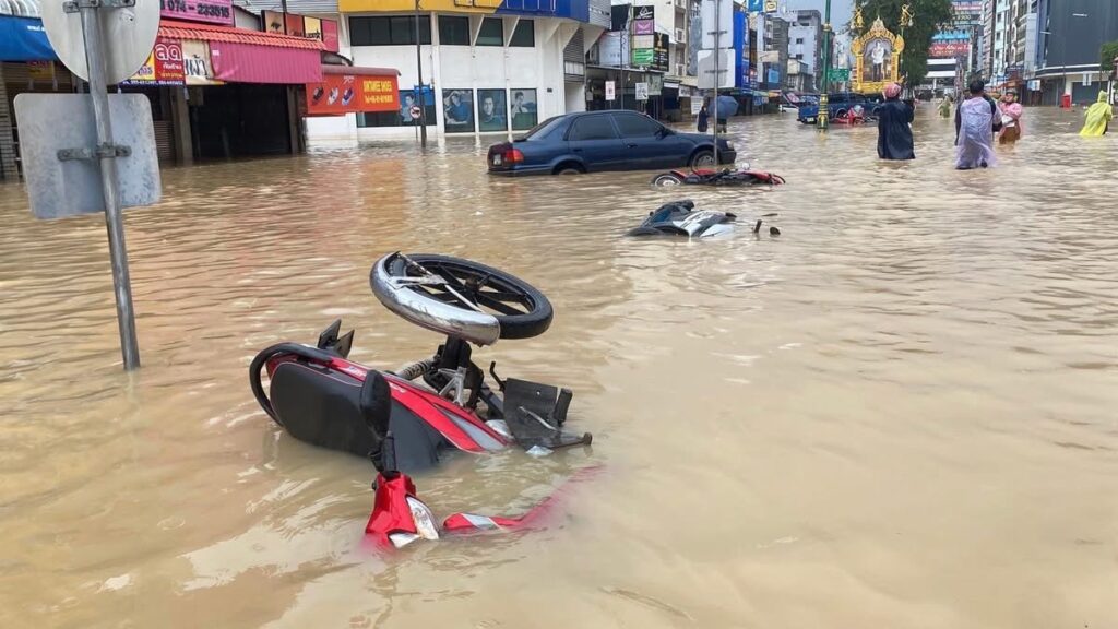 “สงขลา” ประกาศเขตภัยพิบัติยกทั้งจังหวัด ด้านผู้ว่าฯสั่งอพยพประชาชนด่วน !