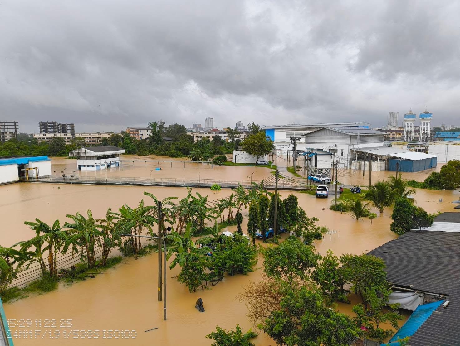 สงขลา วิกฤตหนัก ผู้ว่าฯสั่งย้ายคนทั้งเมืองหาดใหญ่ก่อน 4 โมงเย็นวันนี้ ประเมินน้ำท่วมสูงเกิน 3 เมตร