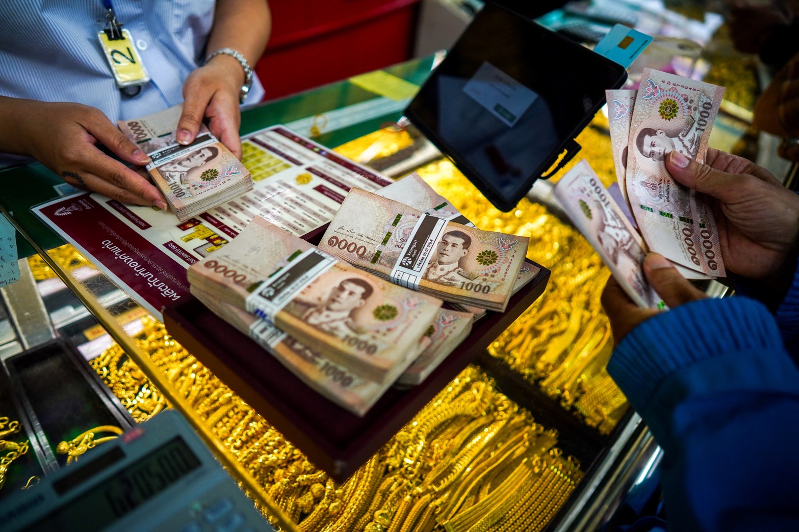 เงินบาทแข็งค่า จับตา 3 ปัจจัยสำคัญในสัปดาห์หน้า-ราคาทองคำตลาดโลก