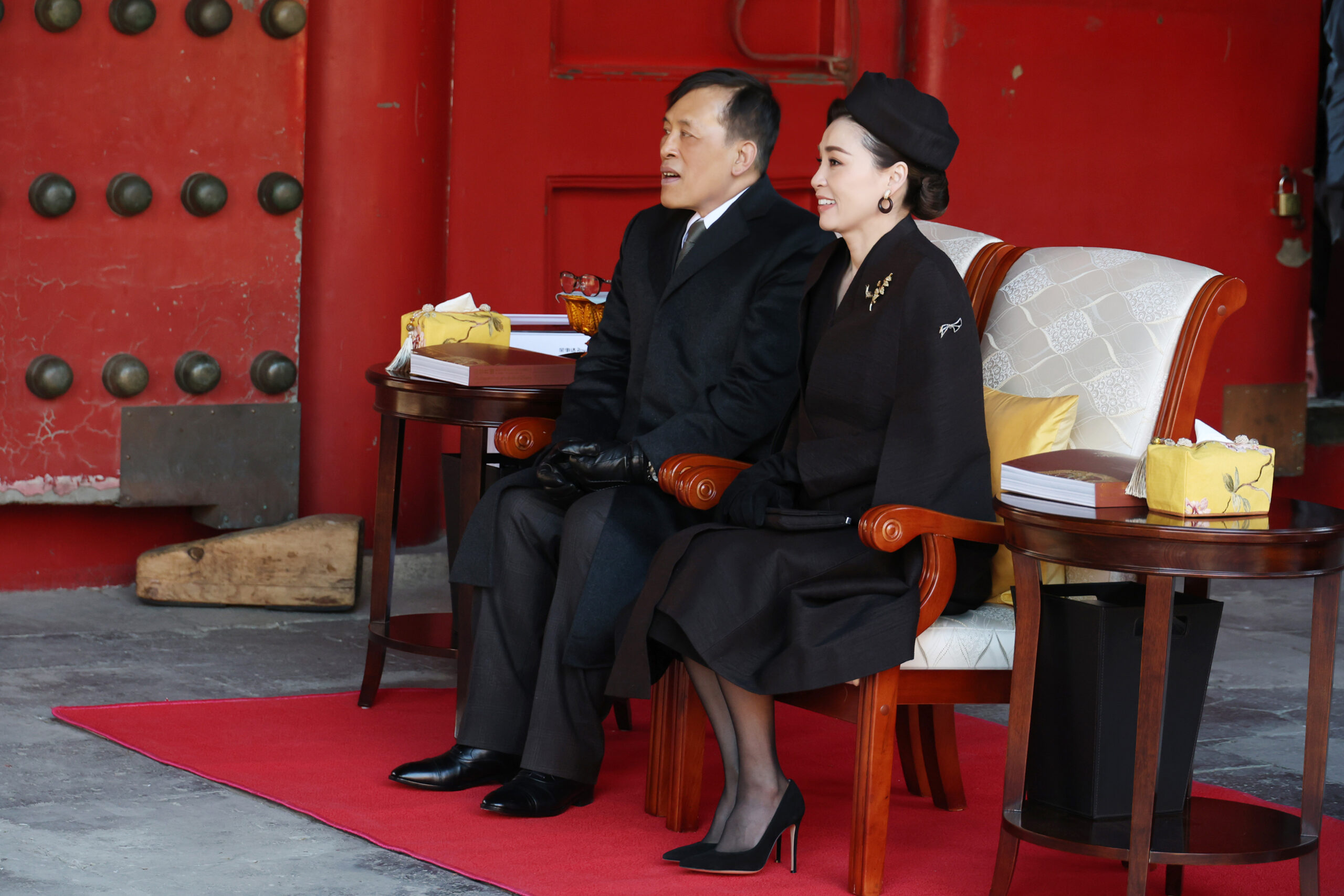 สื่อจีนแห่ชม “พระราชินีไทย” รสนิยมการแต่งตัวโดดเด่น