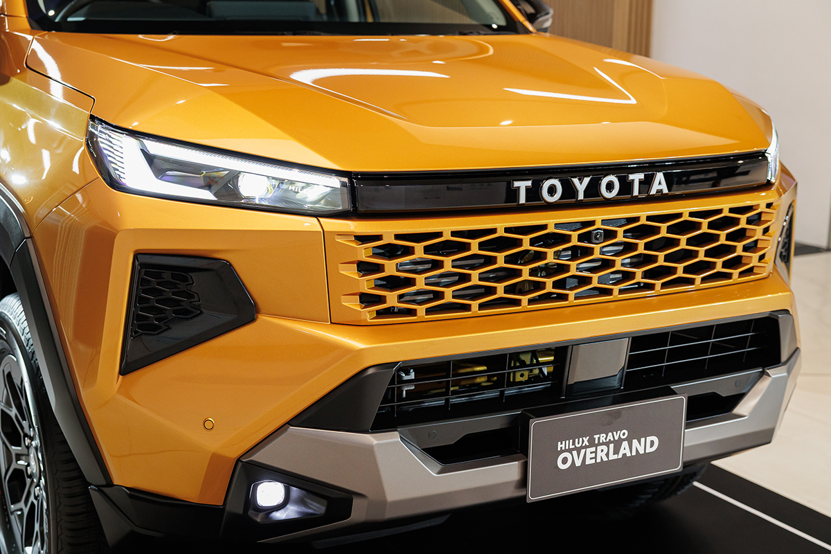 Toyota HILUX TRAVO OVERLAND