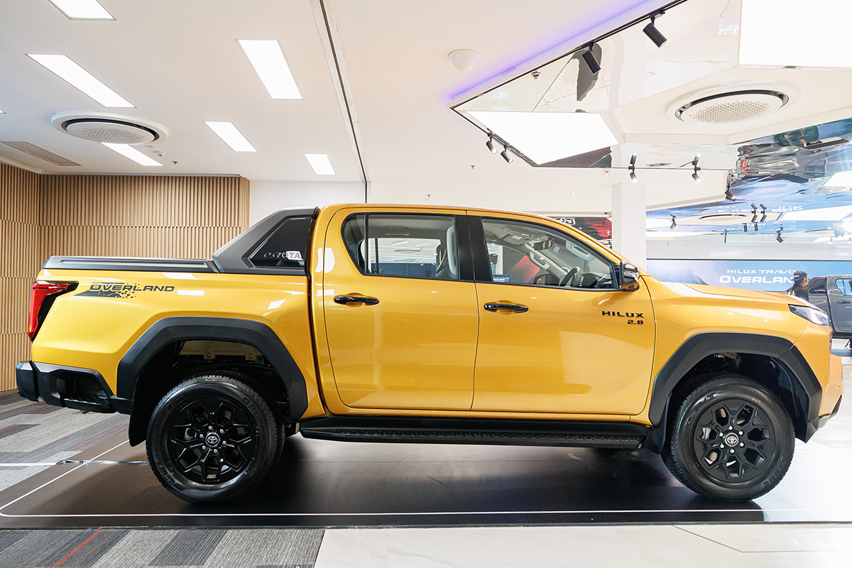 Toyota HILUX TRAVO OVERLAND