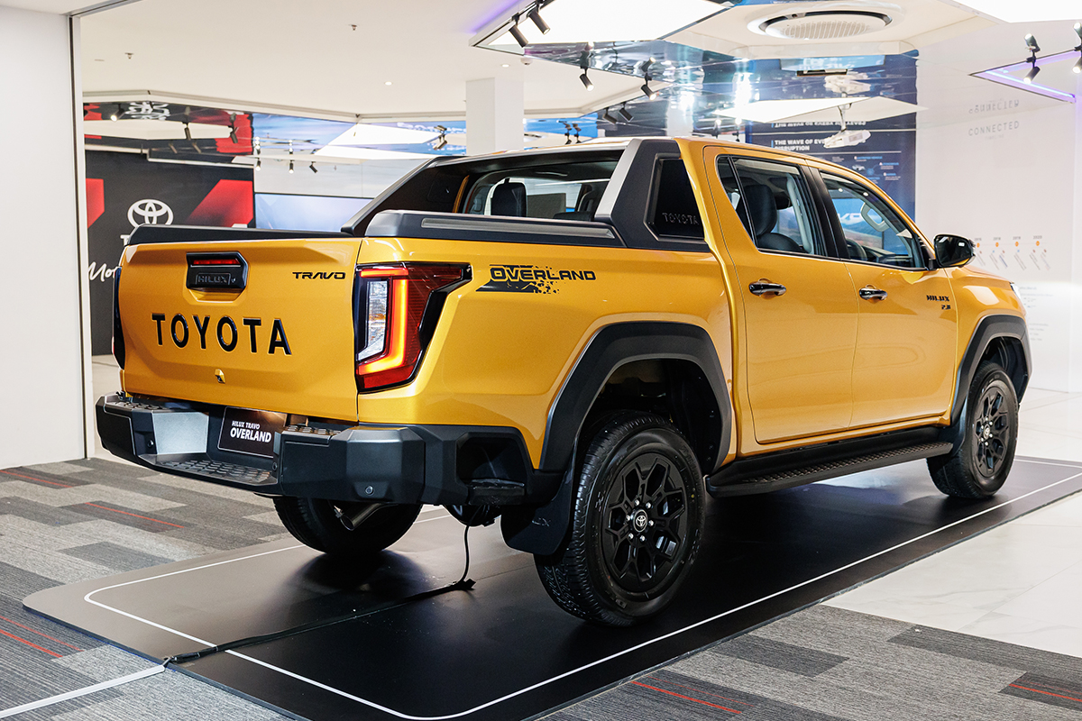 Toyota HILUX TRAVO OVERLAND