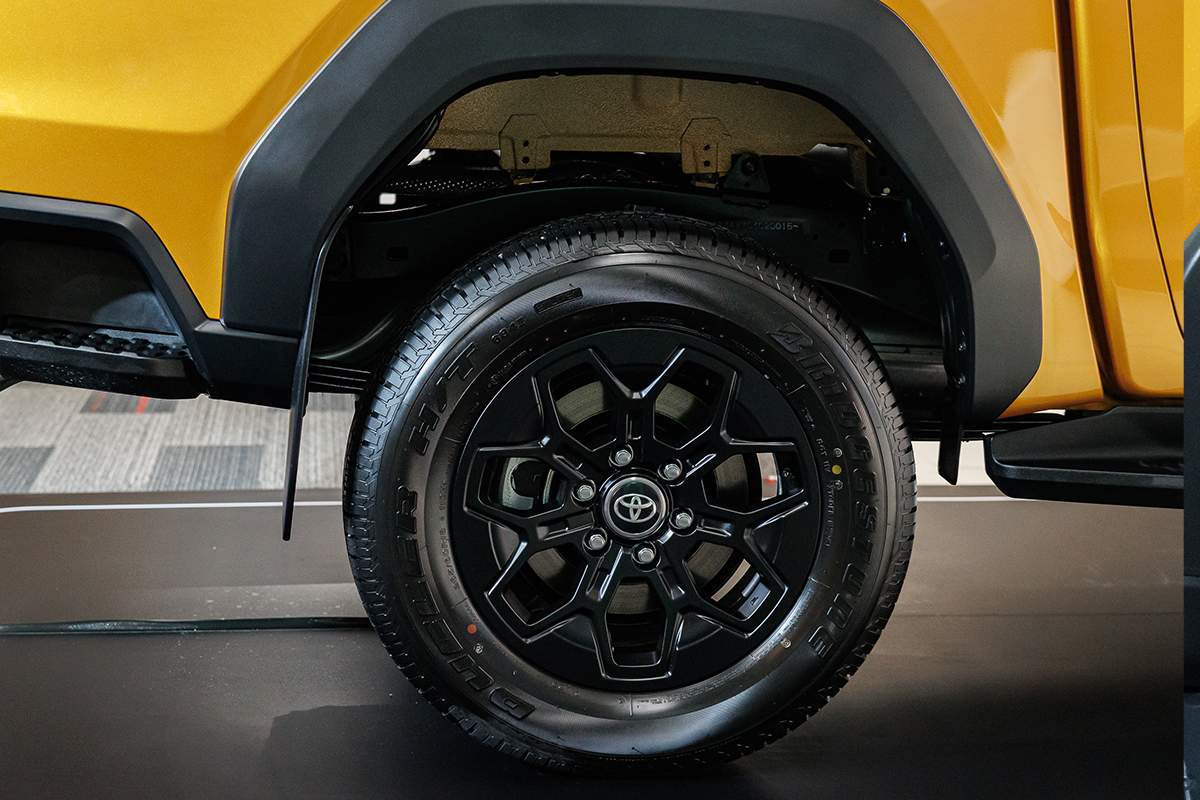 Toyota HILUX TRAVO OVERLAND