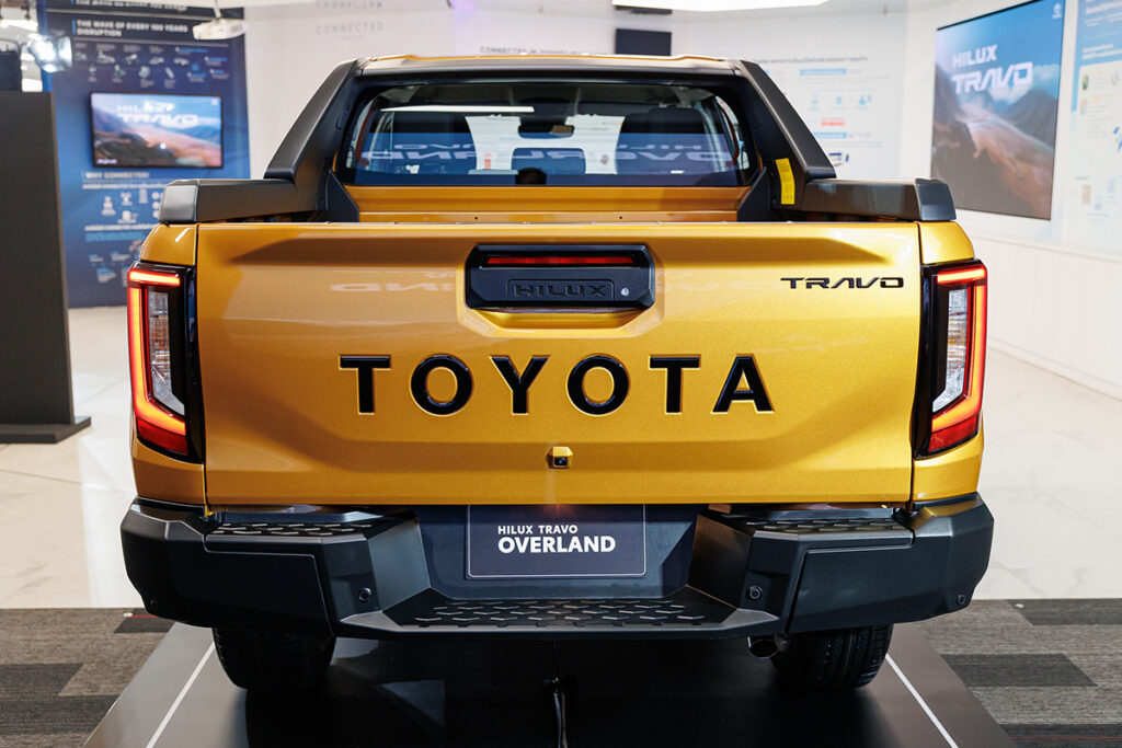 Toyota HILUX TRAVO OVERLAND