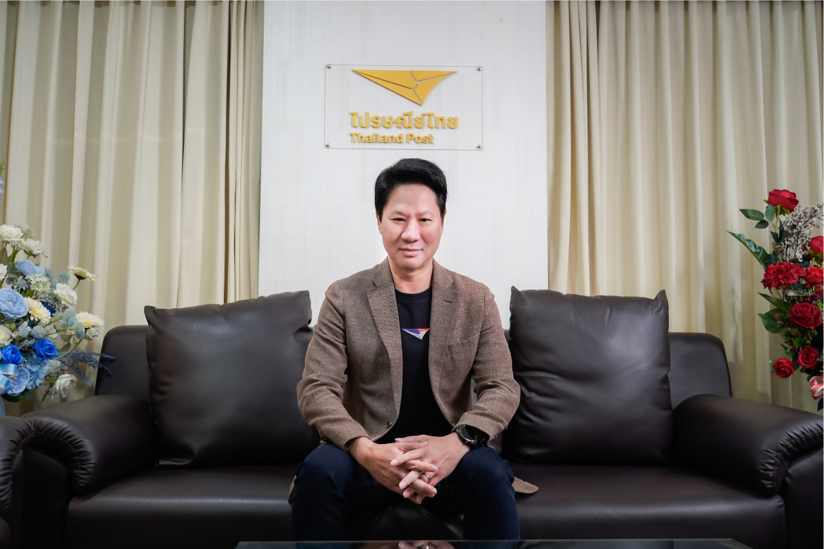 คุยกับแม่ทัพ ‘ไปรษณีย์ไทย’ เปลี่ยนองค์กร 142 ปี ให้สดใสมัดใจ Gen Z