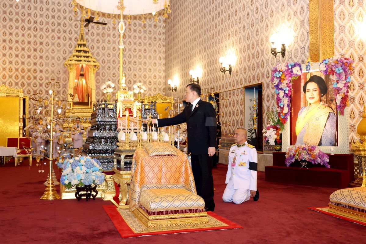 ในหลวง-พระราชินี ทรงบำเพ็ญพระราชกุศลพระพิธีธรรมสวดพระอภิธรรมพระบรมศพ พระพันปีหลวง