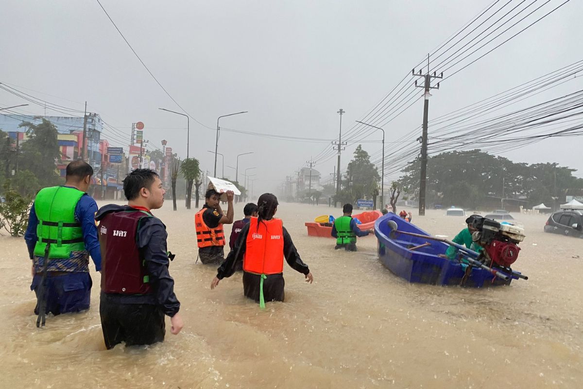 ปชน. ยื่น 6 ข้อเสนอแก้น้ำท่วมภาคใต้ เร่งรัฐตั้งศูนย์กลางข้อมูลจัดการน้ำ