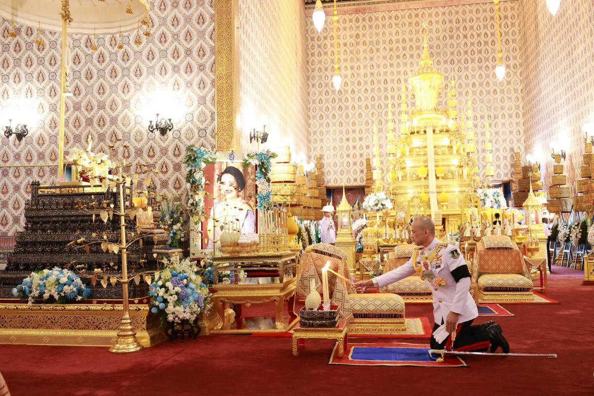 หม่อมเจ้านวพรรษ์เสด็จบำเพ็ญพระราชกุศลถวายพระบรมศพสมเด็จพระพันปีหลวง