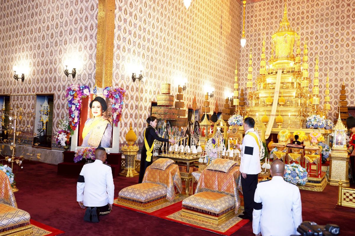 ในหลวง – พระราชินี เสด็จฯ บำเพ็ญพระราชกุศลปัณรสมวารถวายพระบรมศพ “พระบรมราชชนนีพันปีหลวง”