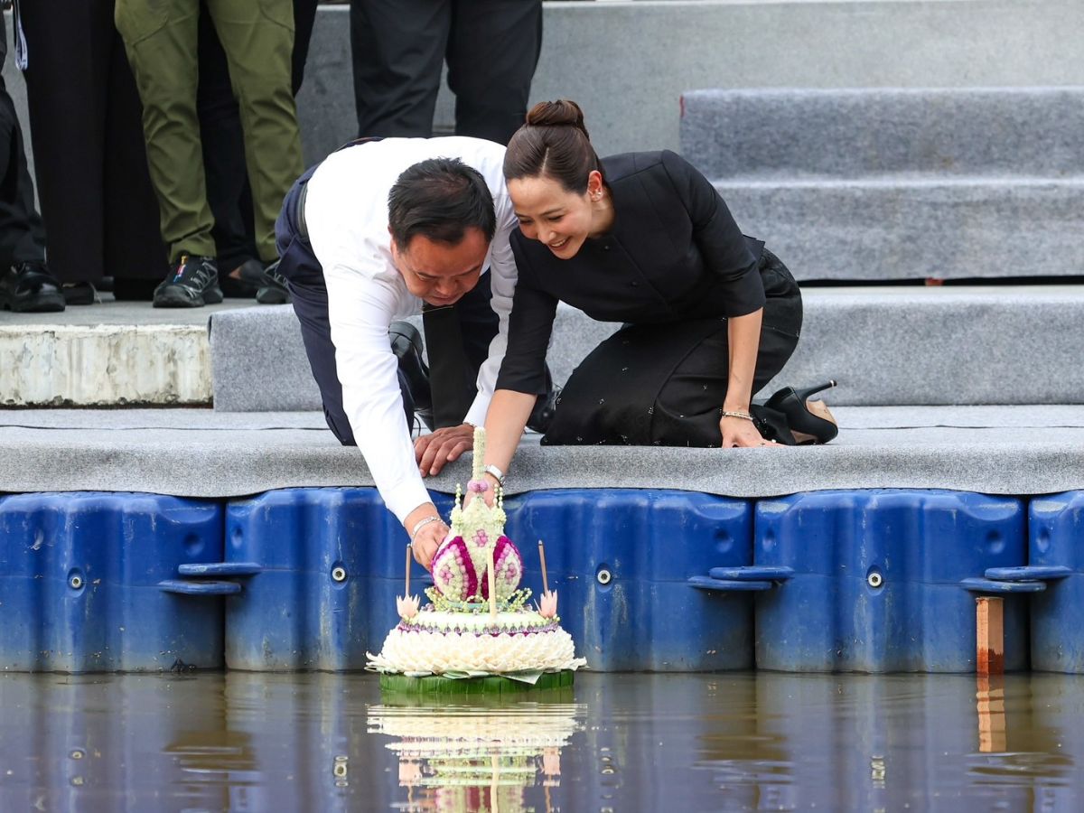 นายกฯลอยกระทงคลองผดุงฯ ขอพรประเทศเจริญ เล็งฟื้นตลาดริมคลองยุคประยุทธ์
