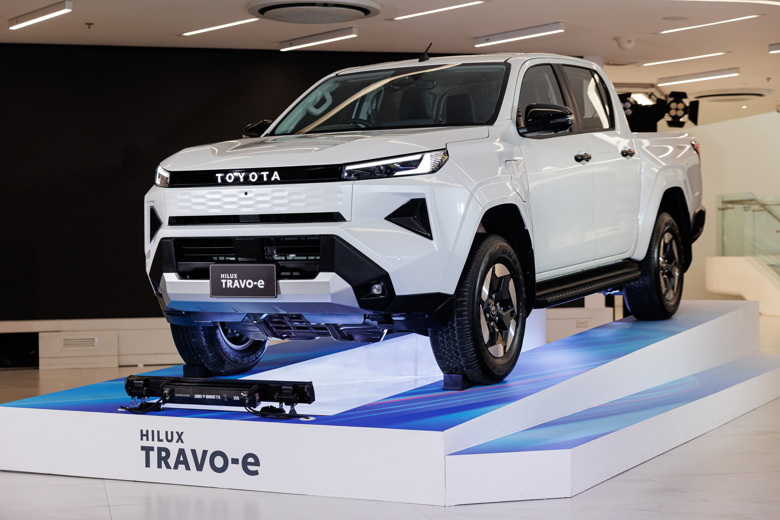 กระบะไฟฟ้า ‘HILUX TRAVO-e’ ราคา 1.491 ล้านบาท ชาร์จ 1 ครั้ง วิ่งไกล 315 กม.