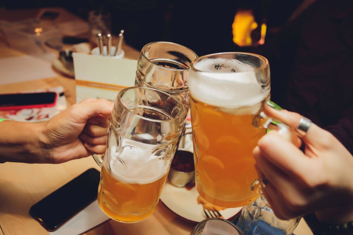 ส.ธุรกิจเครื่องดื่มแอลกอฮอล์ไทย จี้ขยายเวลาขายเหล้า-เบียร์ถึงตี 2 ทั่วประเทศ-ตี 4 พื้นที่ท่องเที่ยว