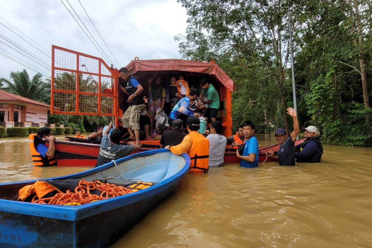ฺสตูล ฝนยังตกต่อเนื่อง น้ำป่าหลาก โคลนถล่มหลายจุด กระทบ 7 อำเภอ