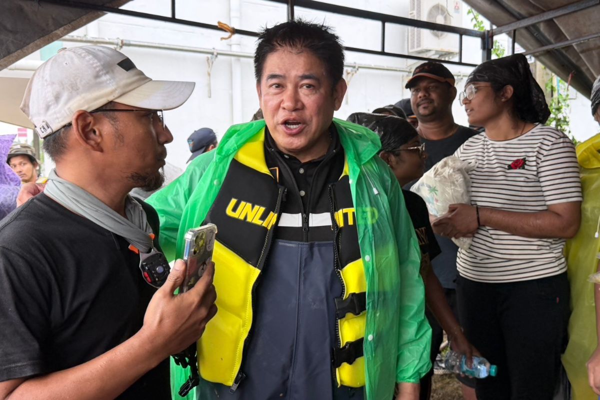 ธรรมนัส ลุยอพยพที่หาดใหญ่ ลั่นจะยืนเคียงข้าง ปชช.จนสถานการณ์ดีขึ้น