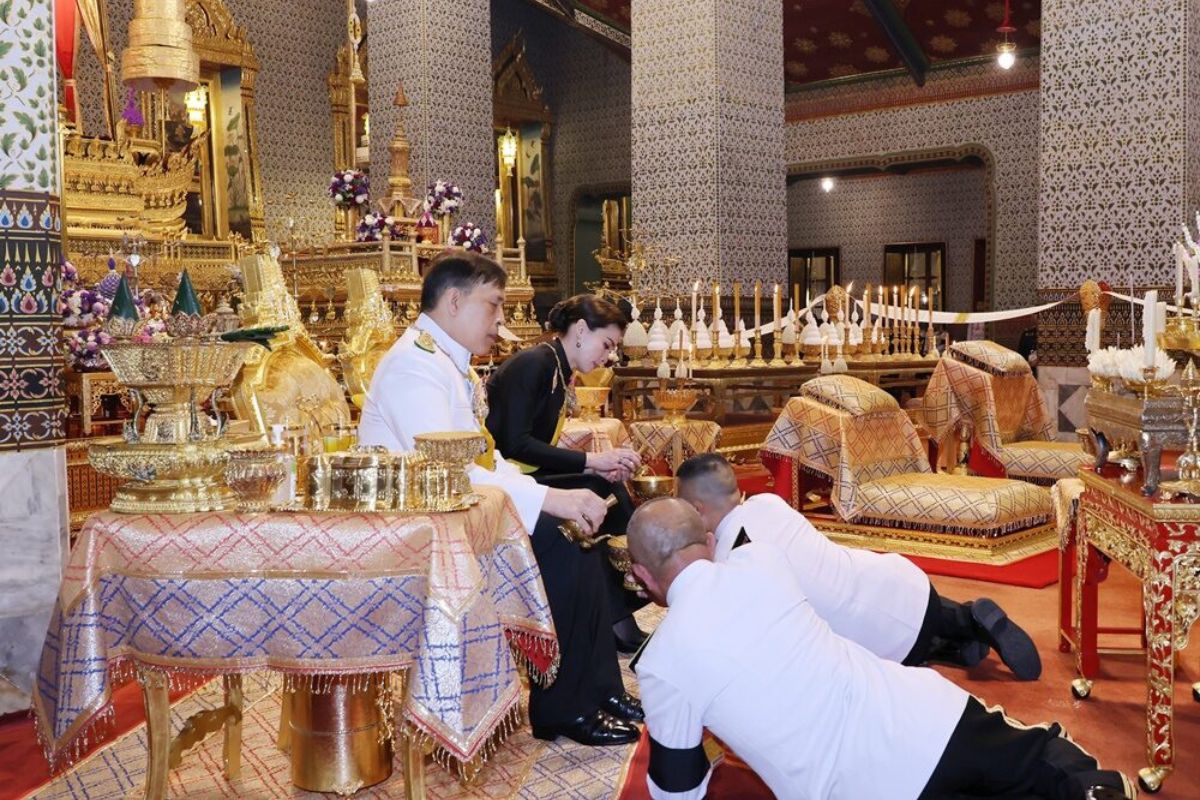 ในหลวง-พระราชินี ทรงบำเพ็ญพระราชกุศลวันคล้ายวันสวรรคต รัชกาลที่ 6