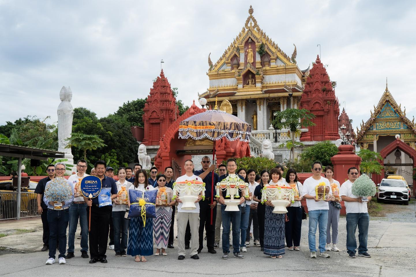 BEM ร่วมกับชุมชนและผู้โดยสารรถไฟฟ้า MRT ทอดกฐินสามัคคี ประจำปี 2568