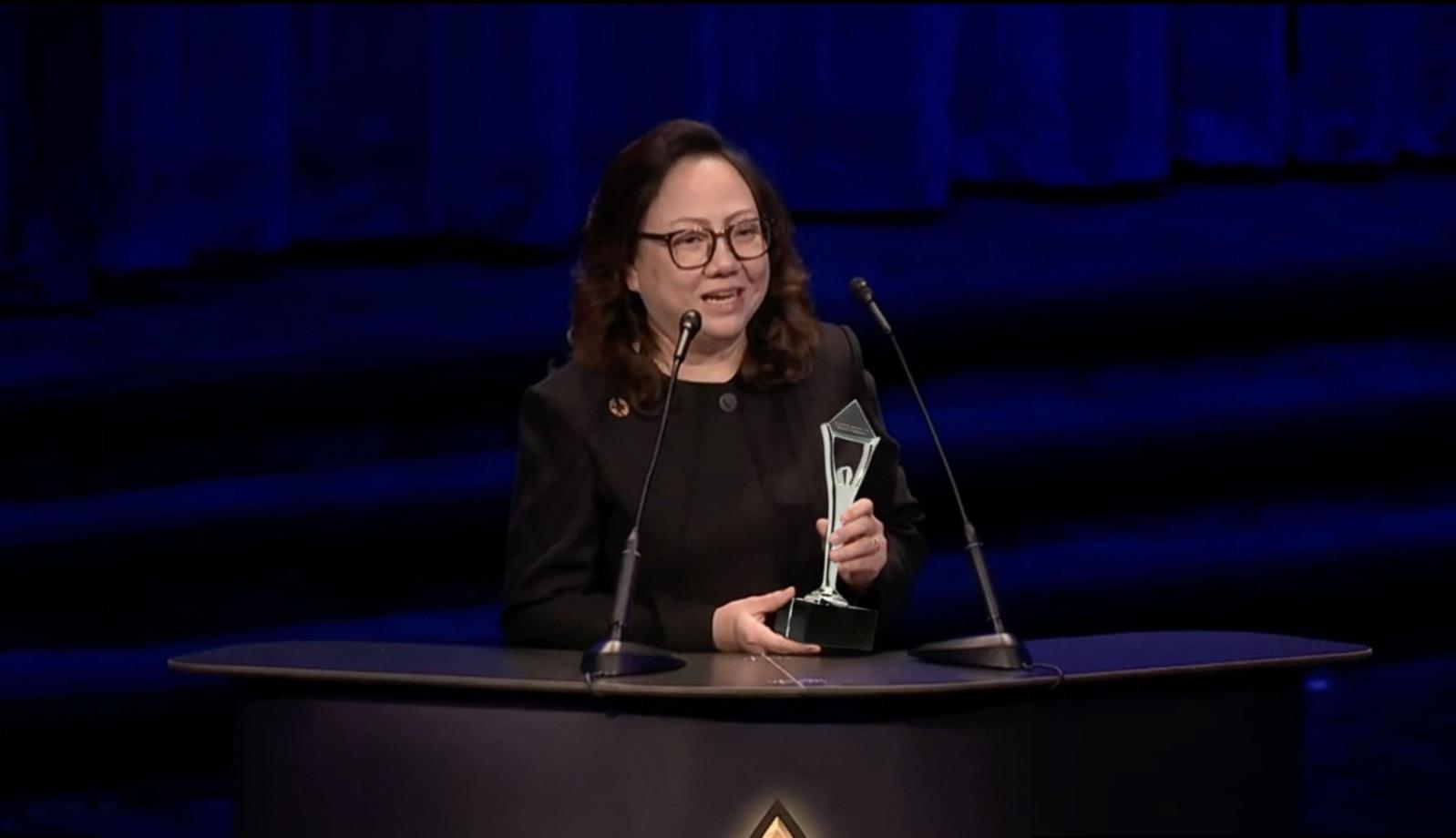 AIS คว้าสุดยอดรางวัลระดับโลก Female Thought Leader of the Year จากเวที The Stevie Awards 2025 