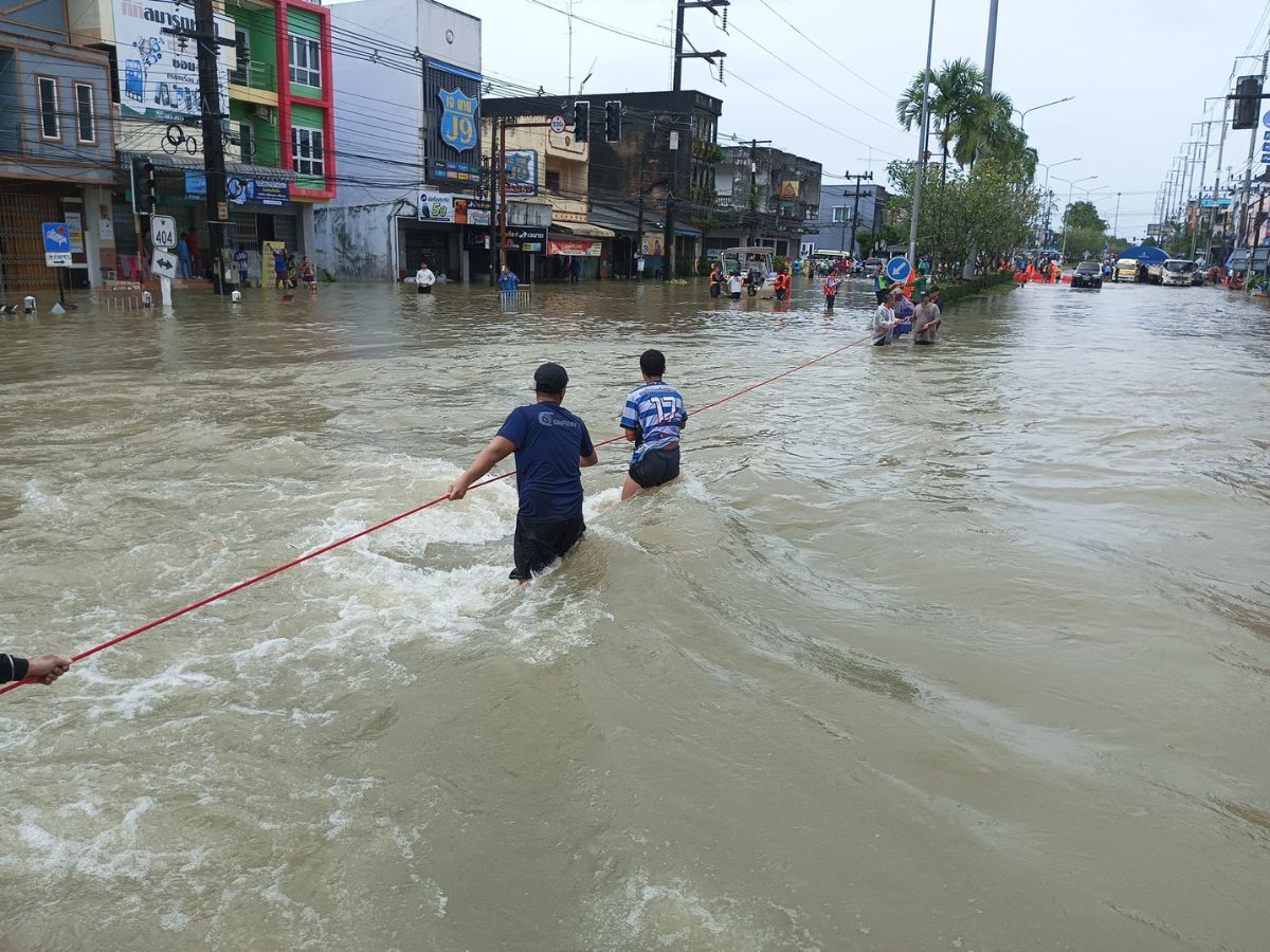 น้ำท่วมตรัง 9 อำเภอ เดือดร้อน 1.3 หมื่นครัวเรือน ประกาศเขตภัยพิบัติแล้ว 5 อำเภอ