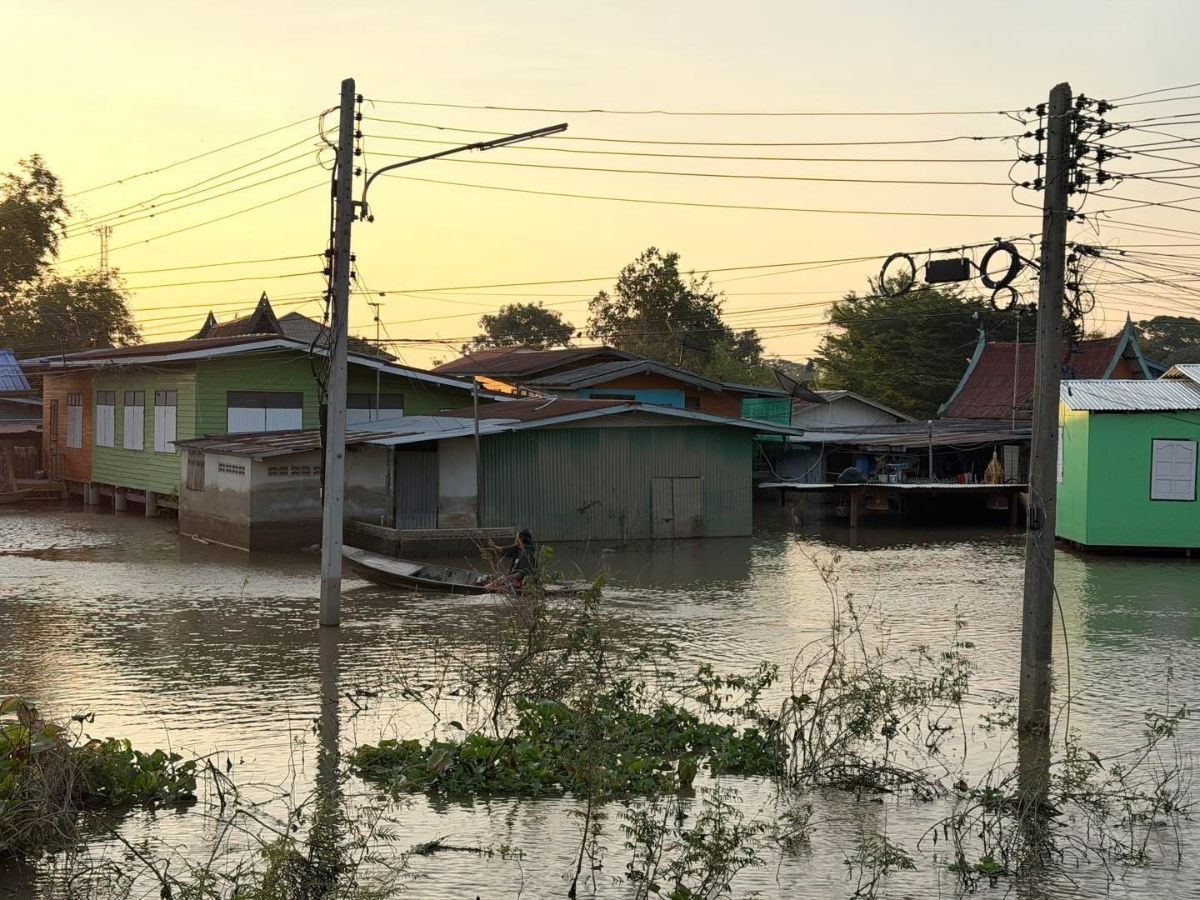 น้ำท่วมภาคกลางยังอ่วม ด้านอยุธยายังท่วมสูง 2 เมตร จมน้ำกว่า 5 เดือน 
