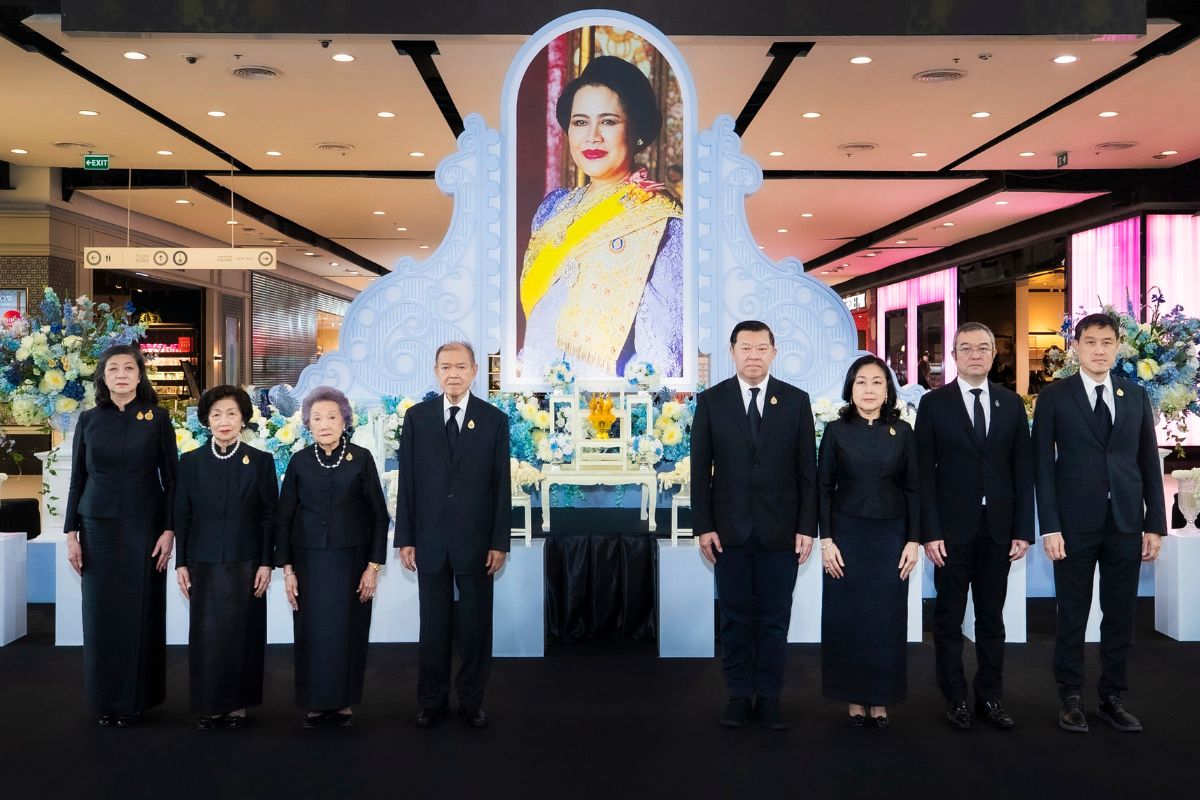 คณะผู้บริหารและพนักงานกลุ่มเซ็นทรัล ร่วมน้อมถวายความอาลัย พระบรมราชชนนีพันปีหลวง