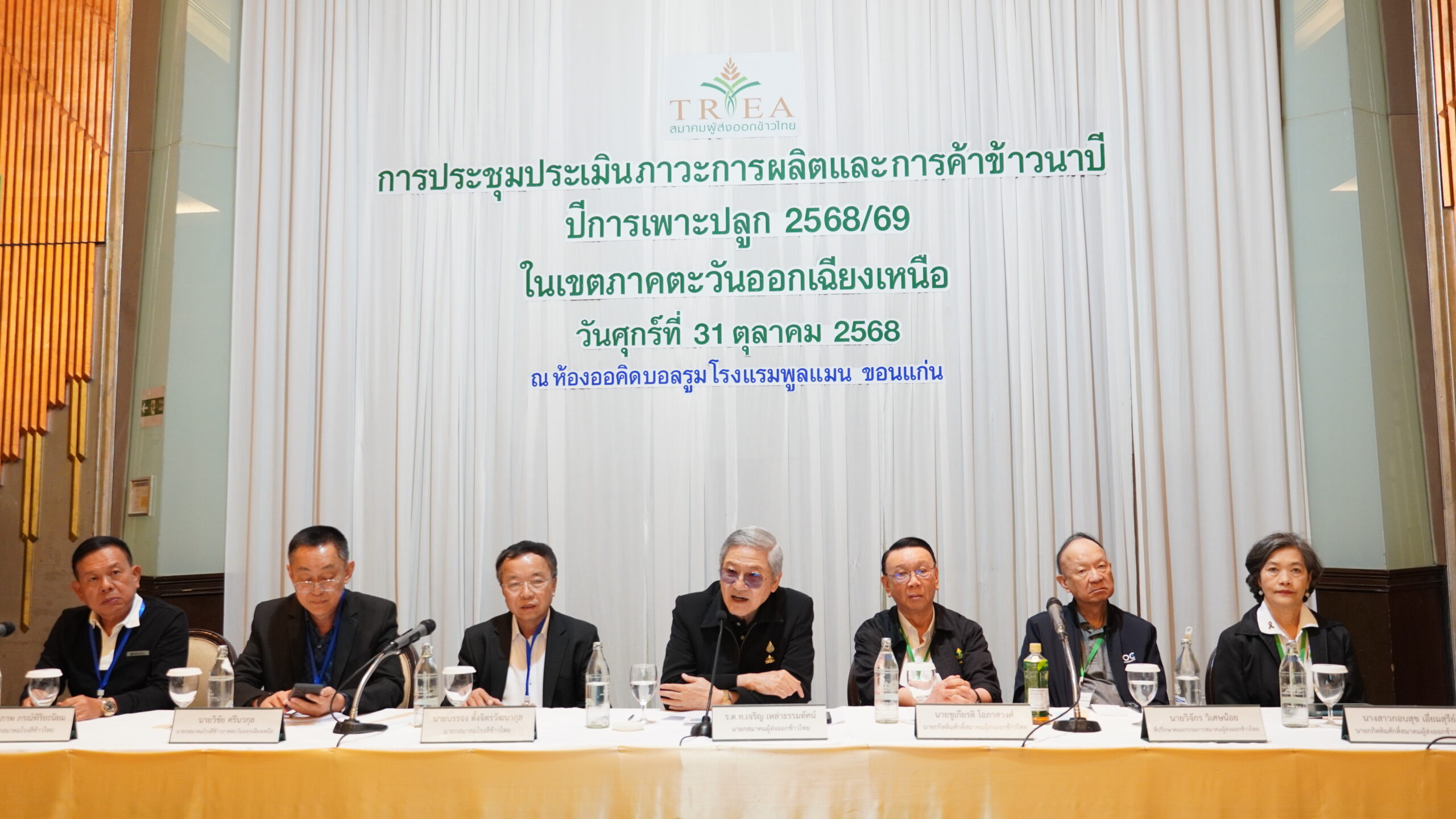 ส่งออกข้าวไทยปีนี้แตะ 8 ล้านตัน อันดับ 3 โลก จี้รัฐยกระดับพันธุ์ข้าว-ดูแลค่าบาท