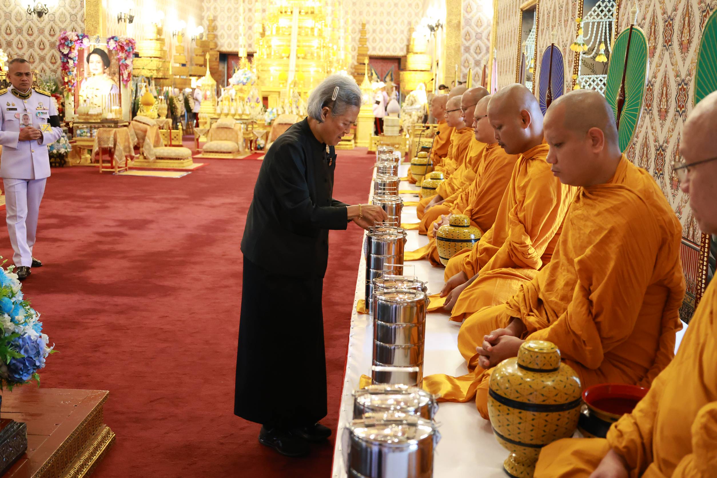 กรมสมเด็จพระเทพฯ บำเพ็ญพระราชกุศลถวายภัตตาหารเช้า พระบรมศพพระพันปีหลวง