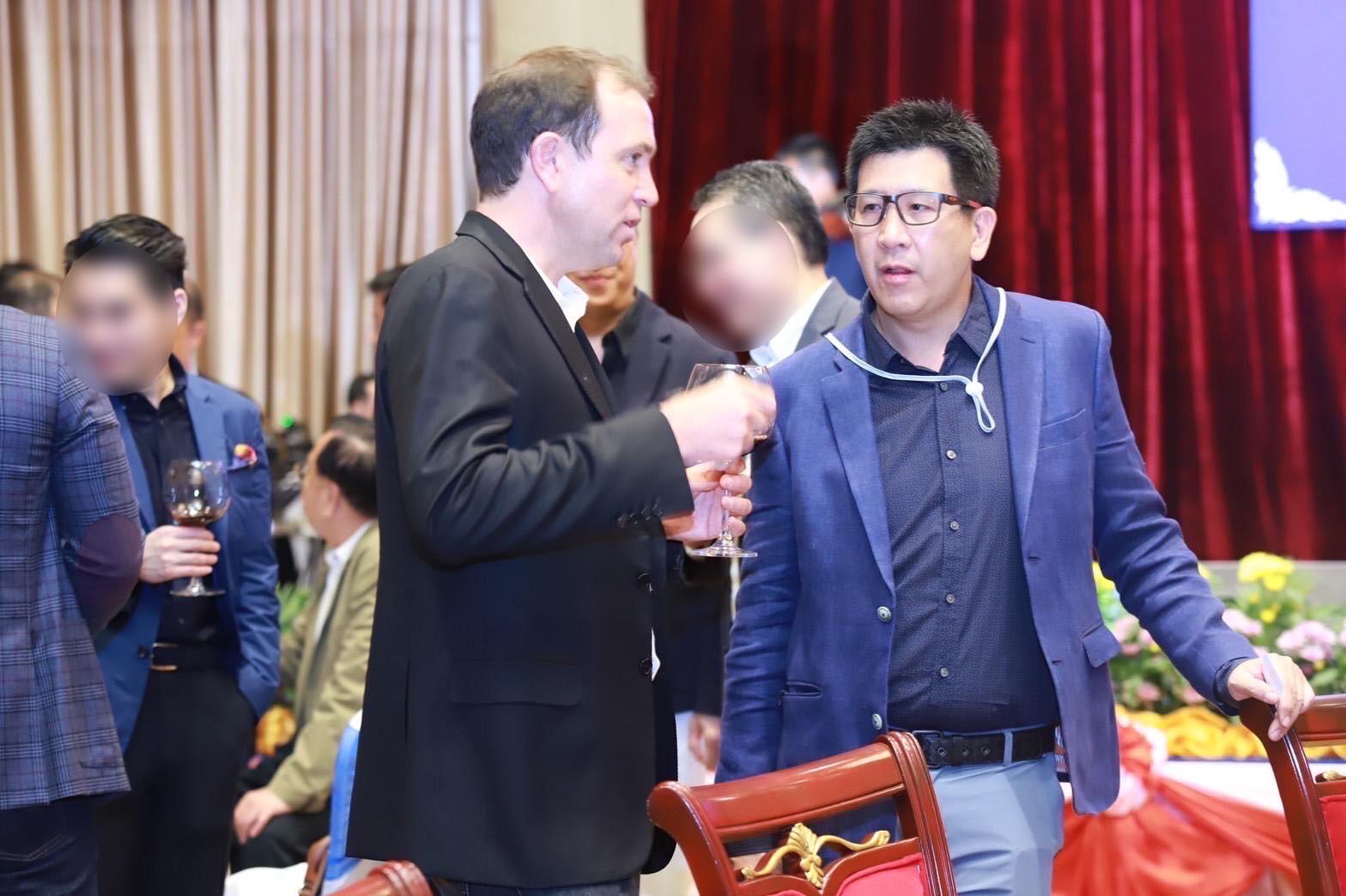 เอกนิติ แจงร่วมเฟรม เบน สมิธ พูดคุยสมัยเป็นอาจารย์ ยันไม่ได้คบหา
