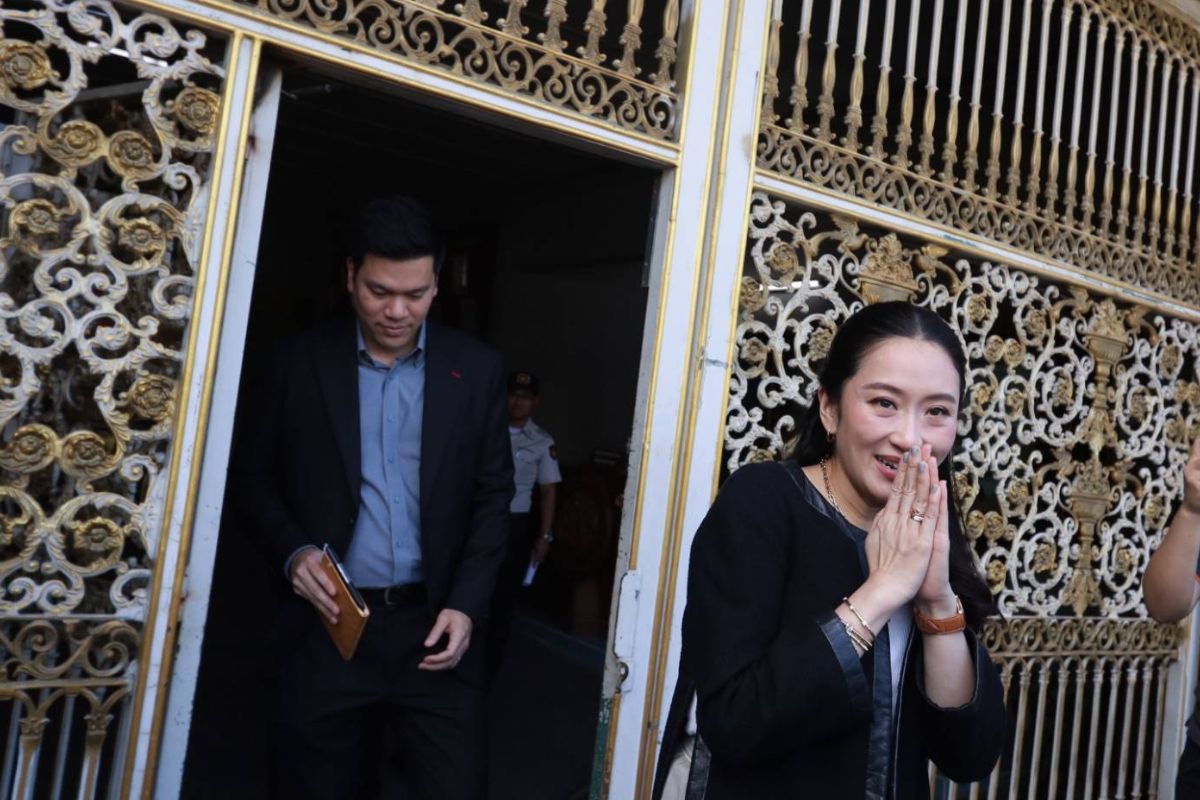 ‘ทักษิณ’ ฝาก ‘แพทองธาร’ ให้กำลังใจ ‘ยศชนัน’ แคนดิเดตนายกฯ พรรคเพื่อไทย