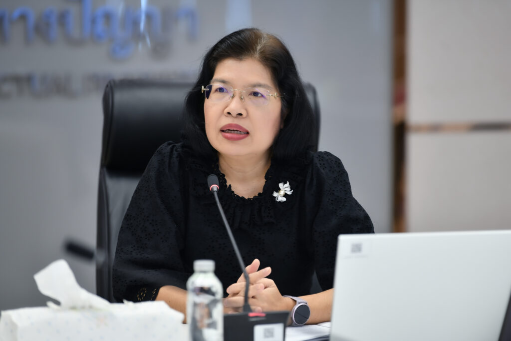 นางอรมน ทรัพย์ทวีธรรม
