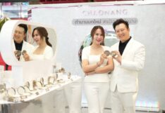 นายสิทธา สมควรดี ประธานเจ้าหน้าที่บริหาร และ นางสาวธัญญ์ฐิตา ทรัพยศิรินารากุล ประธานเจ้าหน้าที่บริหาร บริษัท เจ้านาง (ไทยแลนด์) จำกัด ผู้ดำเนินธุรกิจเครื่องสำอางแบรนด์ "เจ้านาง"