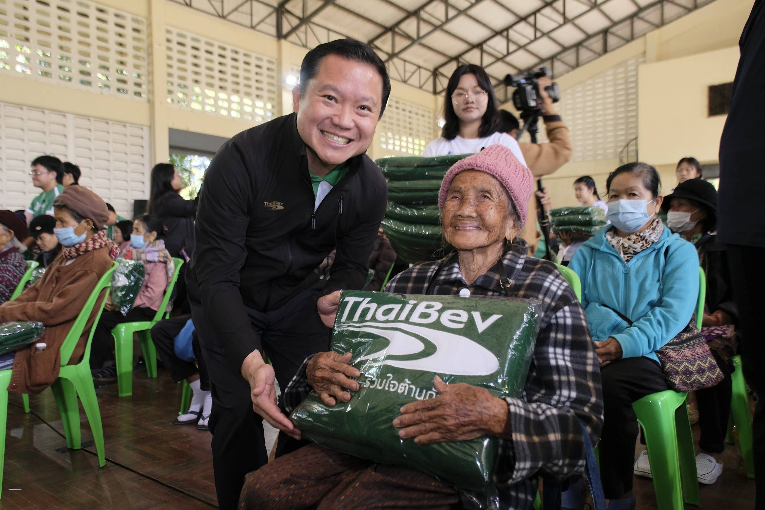 คาราวานผ้าห่มผืนเขียวไทยเบฟ ปิดฉากปีที่ 26 มอบความอบอุ่น 15 จังหวัด