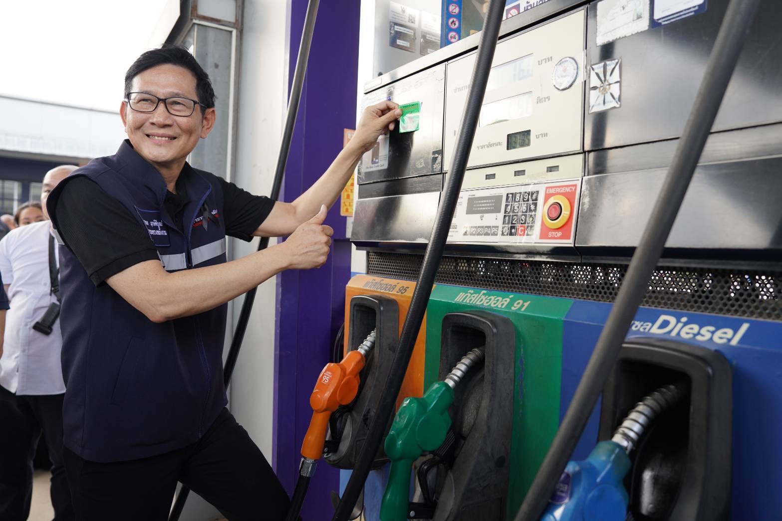‘อรรถพล’ ลงตรวจปั๊มหาดใหญ่ จ.สงขลา ยันน้ำมันมีคุณภาพ ไม่พบน้ำเจือปน