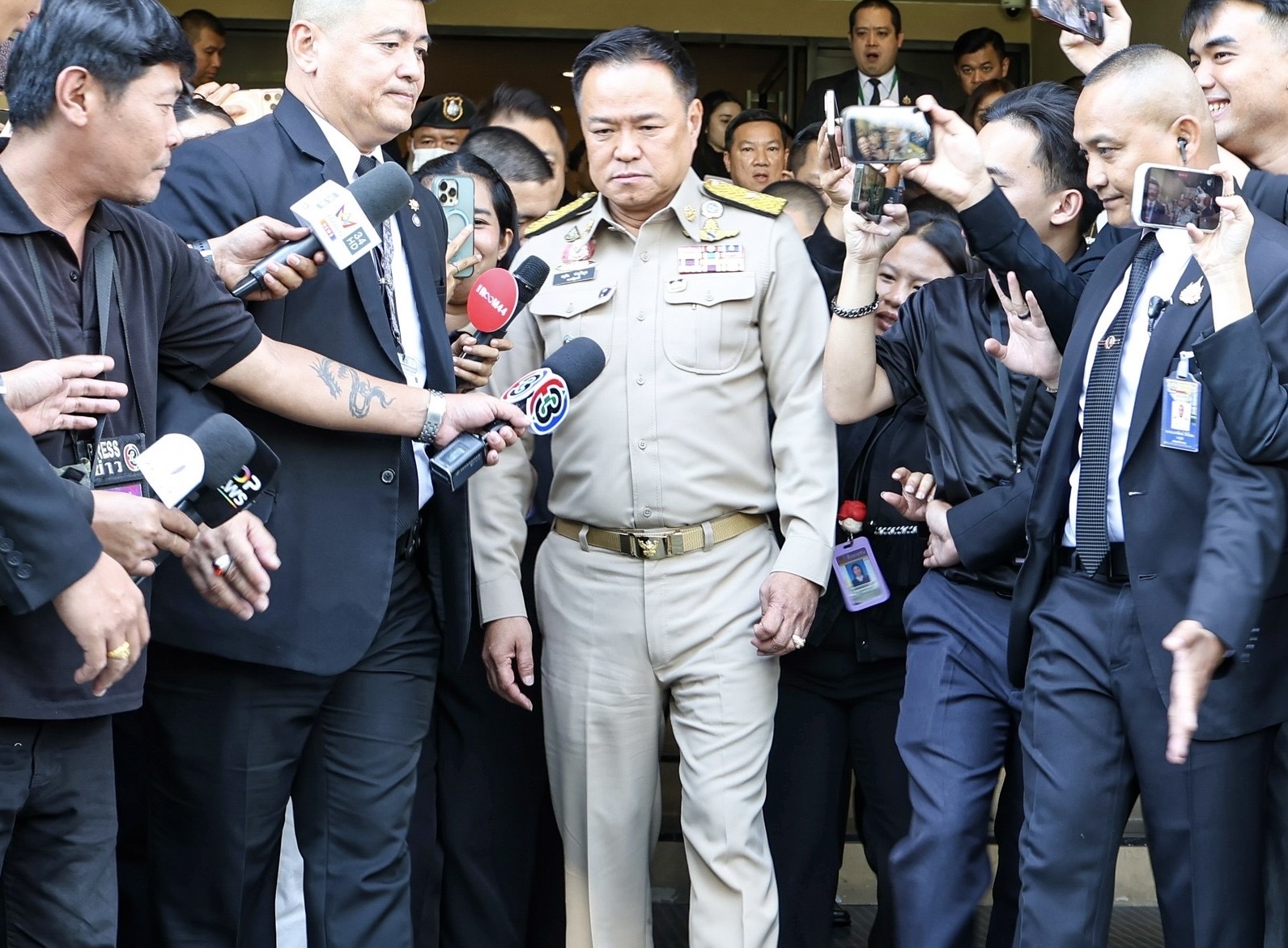 นายกฯสั่งมหาดไทย ใช้หลักเกณฑ์เดิม เตรียมงบฯเยียวยาอพยพชายแดน