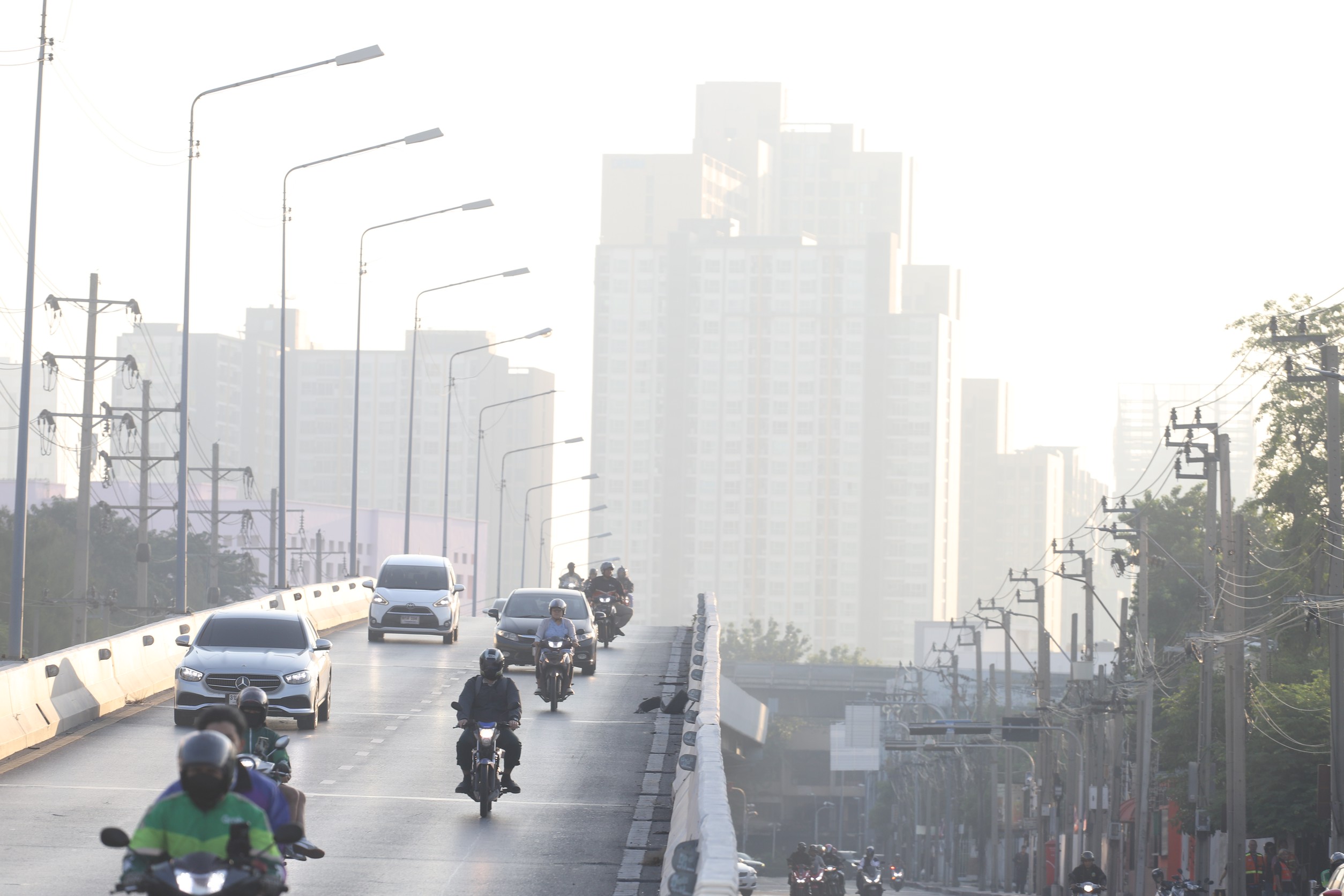 กทม.เตือนฝุ่น PM 2.5 อยู่ในระดับสีส้ม 69 พื้นที่ กระทบสุขภาพ “สาทร” หนักสุด