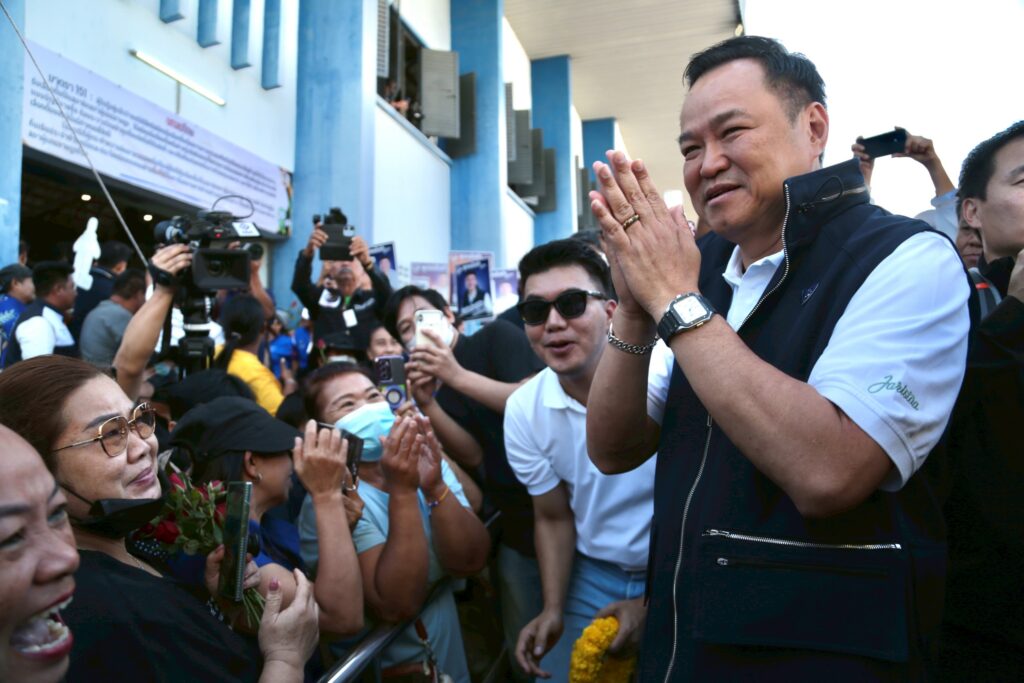 อนุทิน ชาญวีรกูล