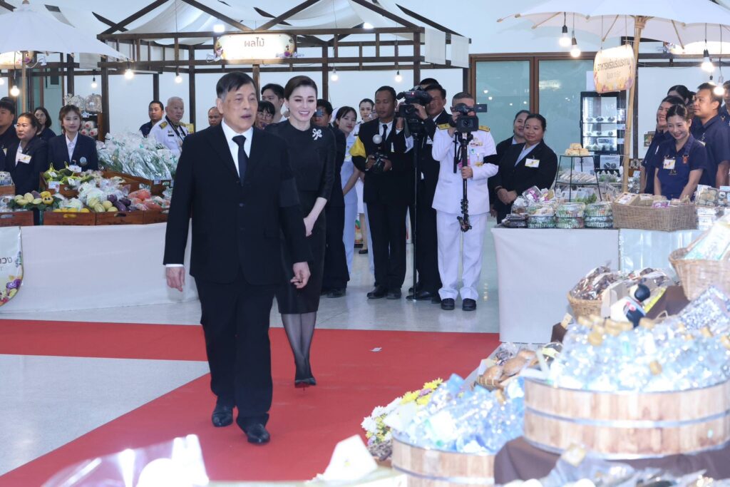 ในหลวง-พระราชินี