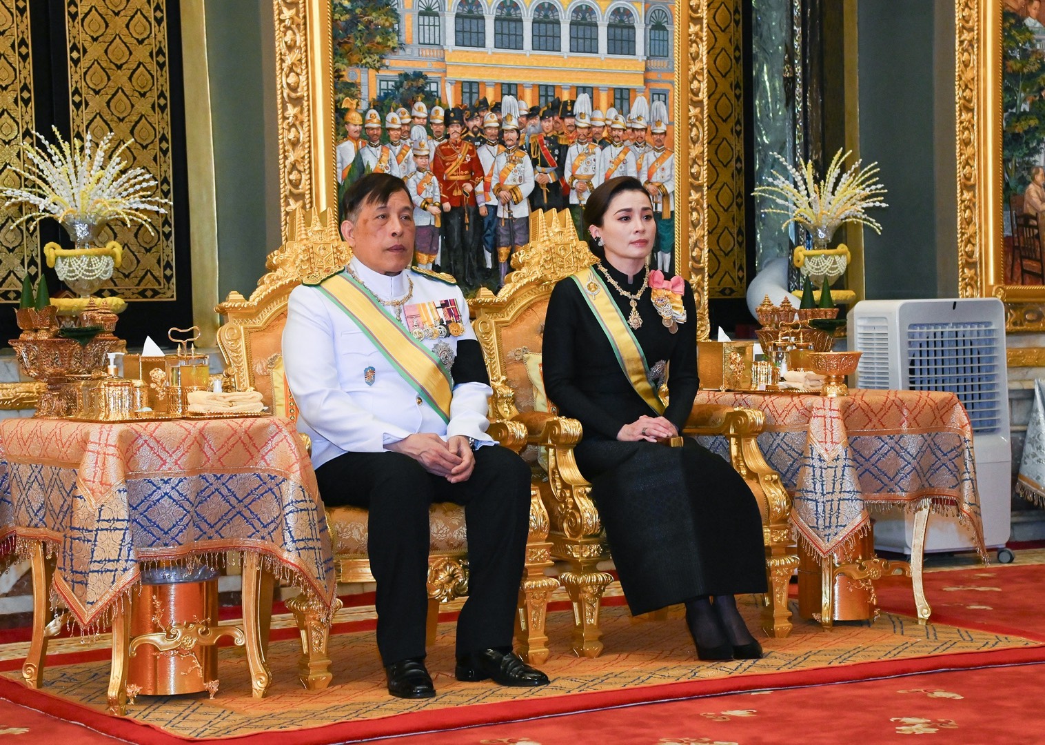 ในหลวง พระราชินี ทรงบำเพ็ญพระราชกุศล 100 ปี ร.6 สวรรคต-ร.7 ขึ้นทรงราชย์