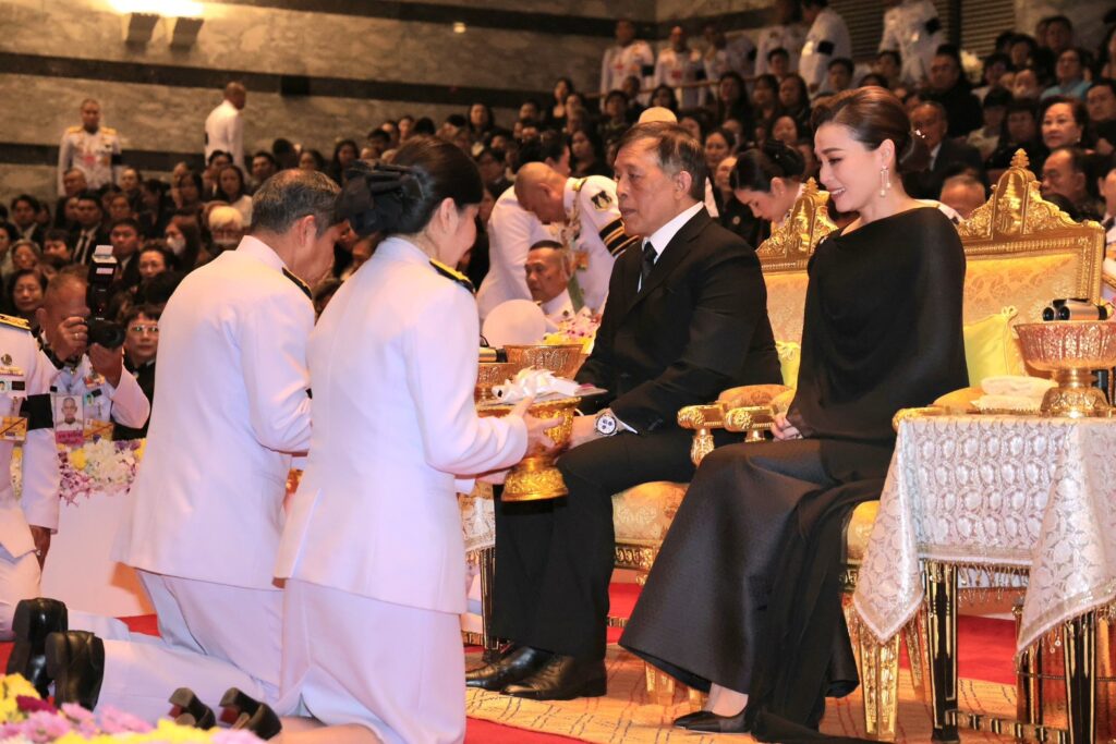 ในหลวง-พระราชินี
