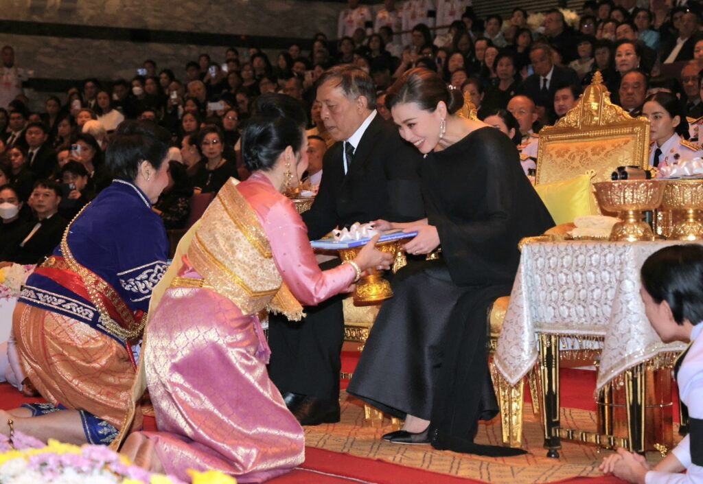 ในหลวง-พระราชินี