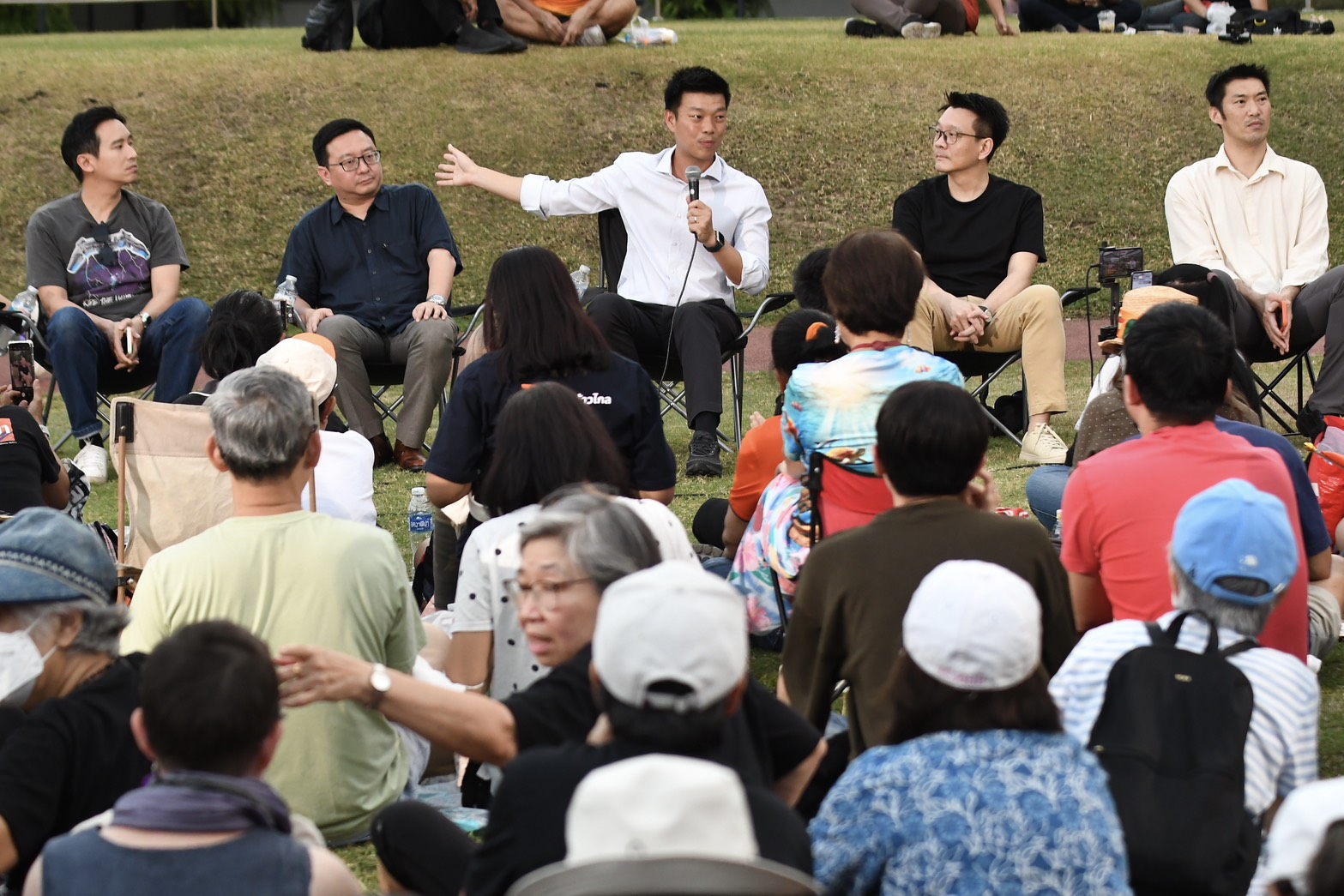 3 หัวหน้าพรรค อนาคตใหม่ ถึง ประชาชน บทเรียนถูกหลอก ยอมโง่ สู่เป้ารัฐบาลพรรคเดียว   