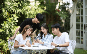 ชนะใจเธอไม่พอ ต้องเพื่อนเธอด้วย Tinder เผยคนโสด 42% บอก “เพื่อน” มีอิทธิพลต่อการเดต Tinder Year in Swipe