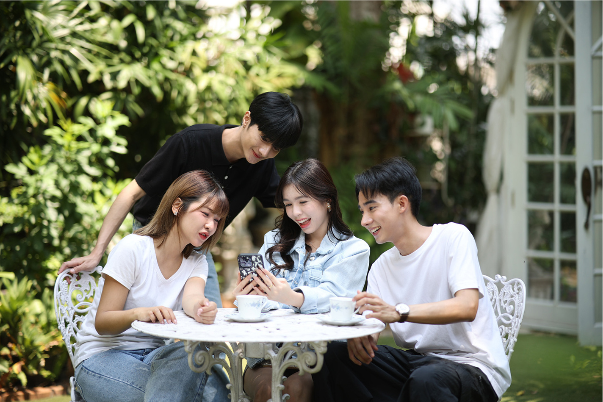 ชนะใจเธอไม่พอ ต้องเพื่อนเธอด้วย Tinder เผยคนโสด 42% บอก “เพื่อน” มีอิทธิพลต่อการเดต