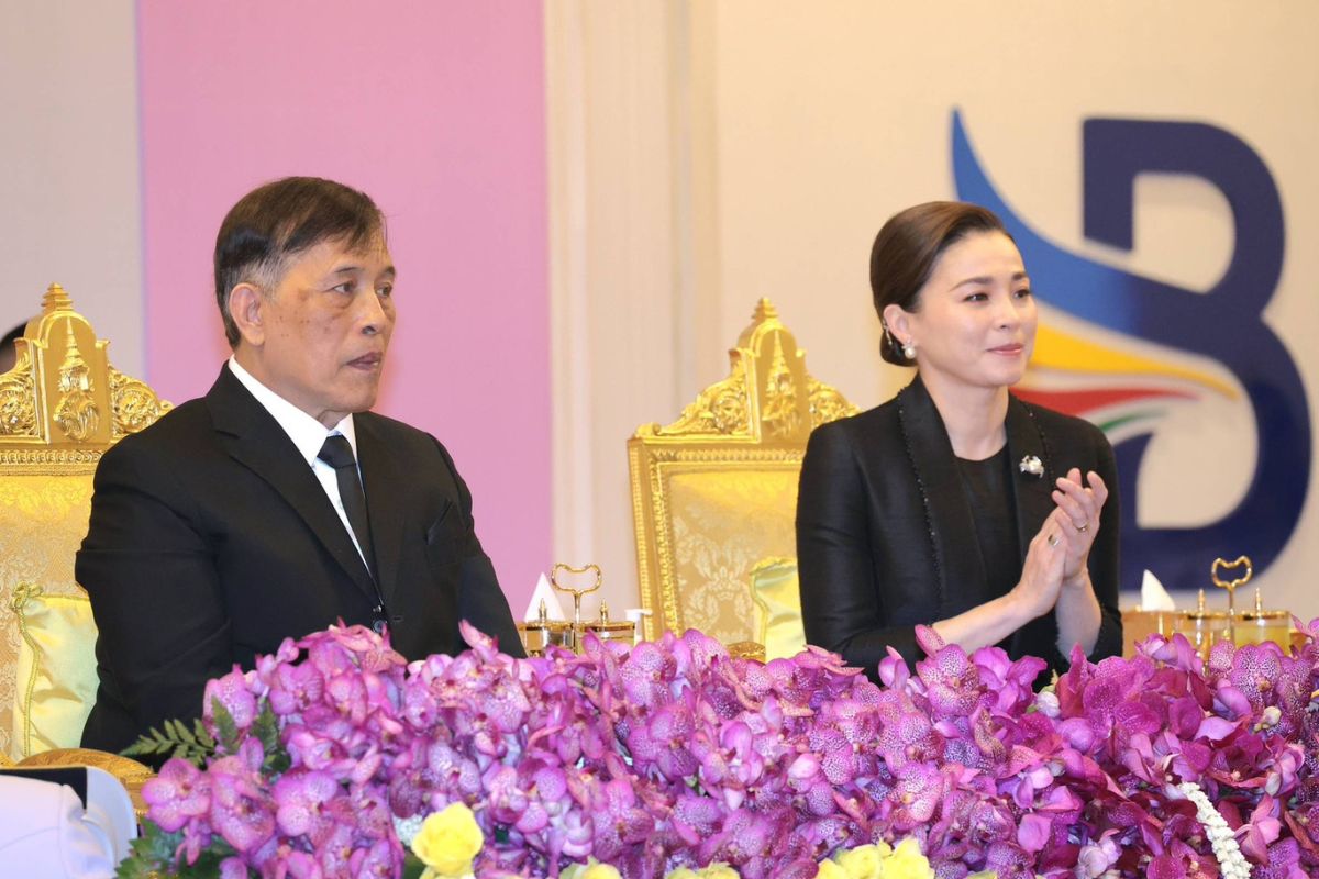 ในหลวง พระราชทานรางวัล แข่งเรือใบภูเก็ตคิงส์คัพรีกัตต้า พระราชินี รองชนะเลิศอันดับ 1